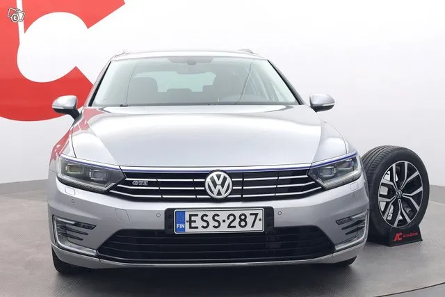 Volkswagen Passat Variant GTE Plug-In Hybrid 160 kW (218 hv) DSG-automaatti - Huippuvarustein, mm. koukku, kamera, Apple ja Android...LED, ERGO COMFORT-istuin.. Image 8