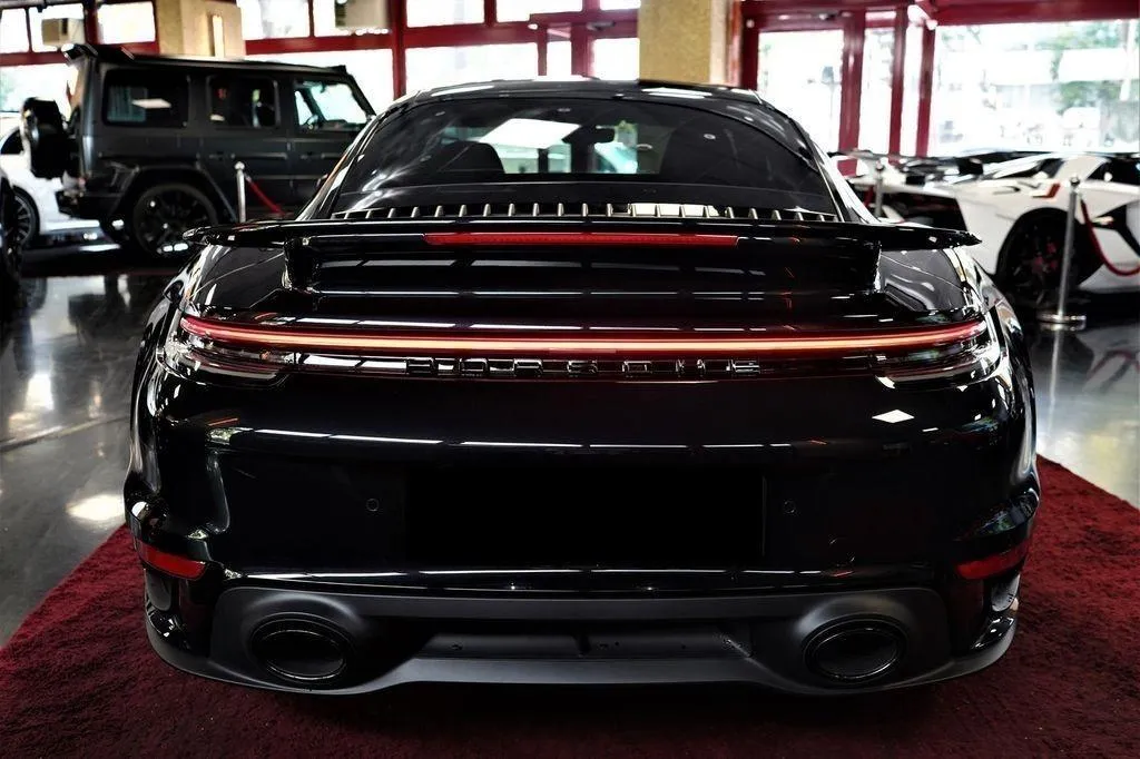 PORSCHE 911 Turbo S Coupé Image 3